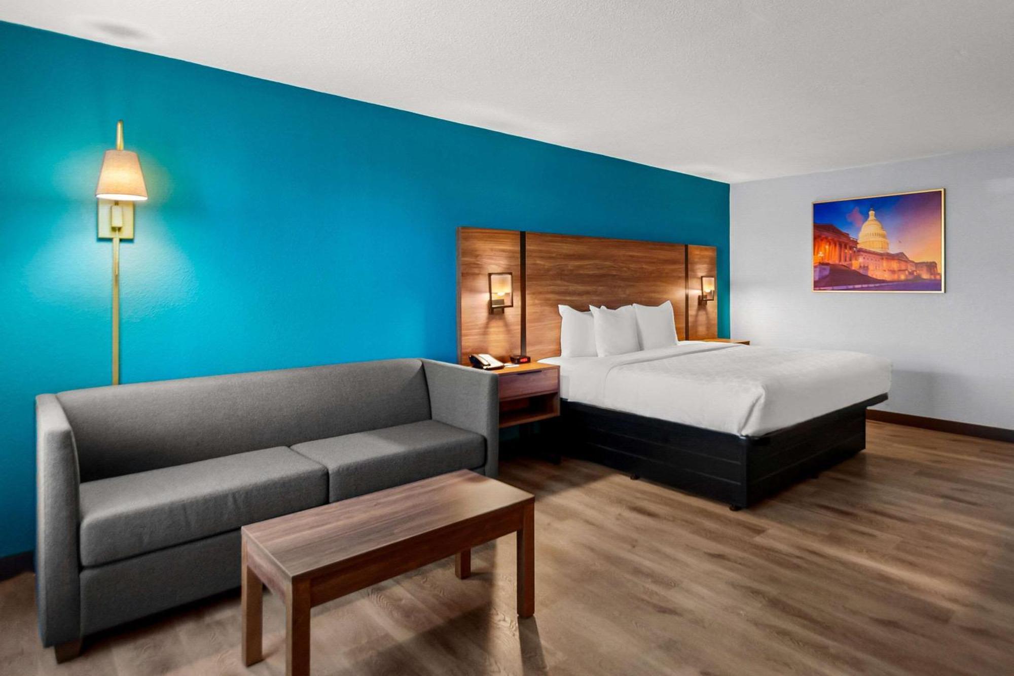 Clarion Falls Church-arlington 2*