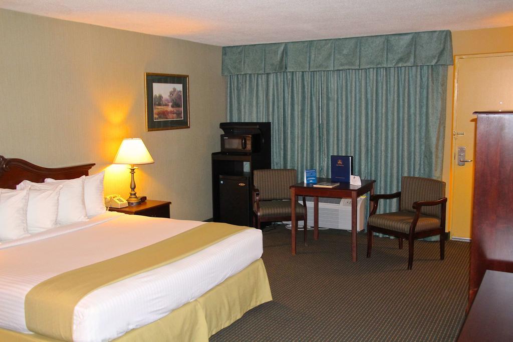 Clarion Falls Church-arlington