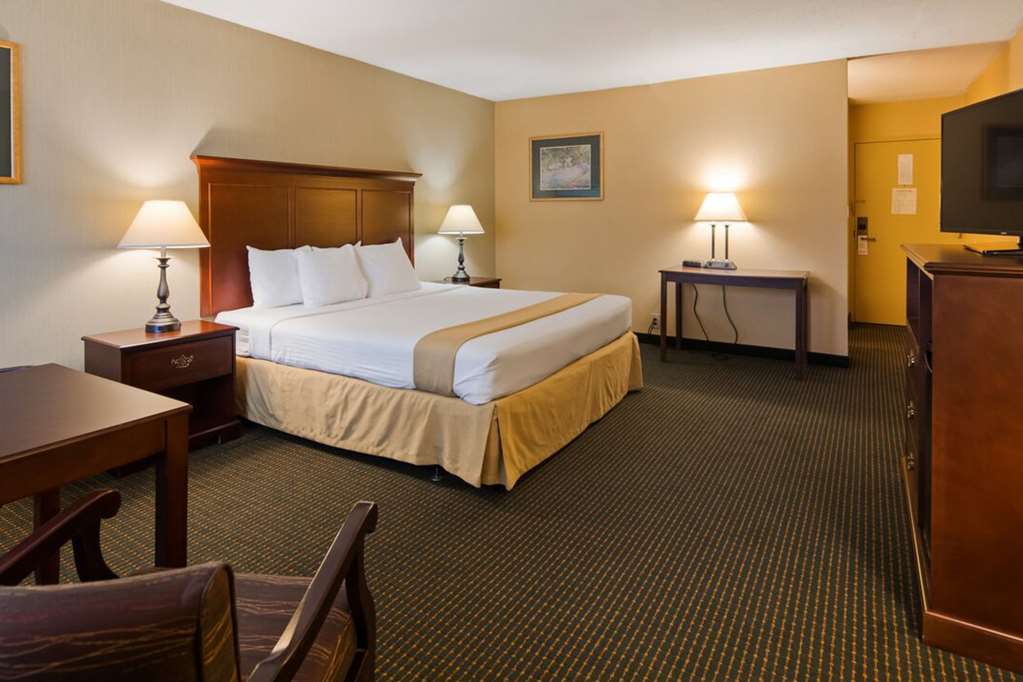 Clarion Falls Church-arlington 2*