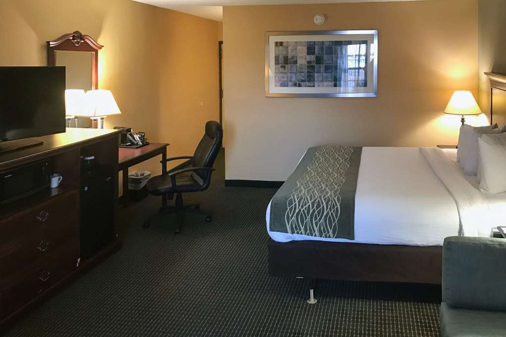 Clarion Falls Church-arlington 2*